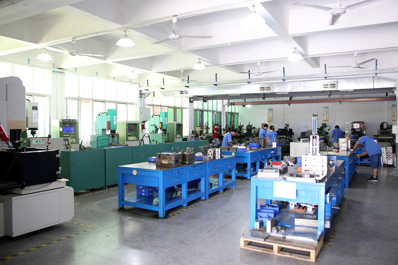 金型工場
